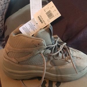 YZY Adidas size 11.....Never worn 250.00